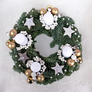 A cheerful and bright Christmas wreath