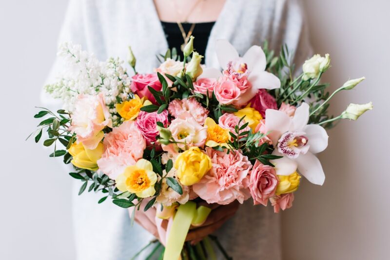 Very,Nice,Young,Woman,Holding,Beautiful,Fresh,Blossoming,Bouquet,Of