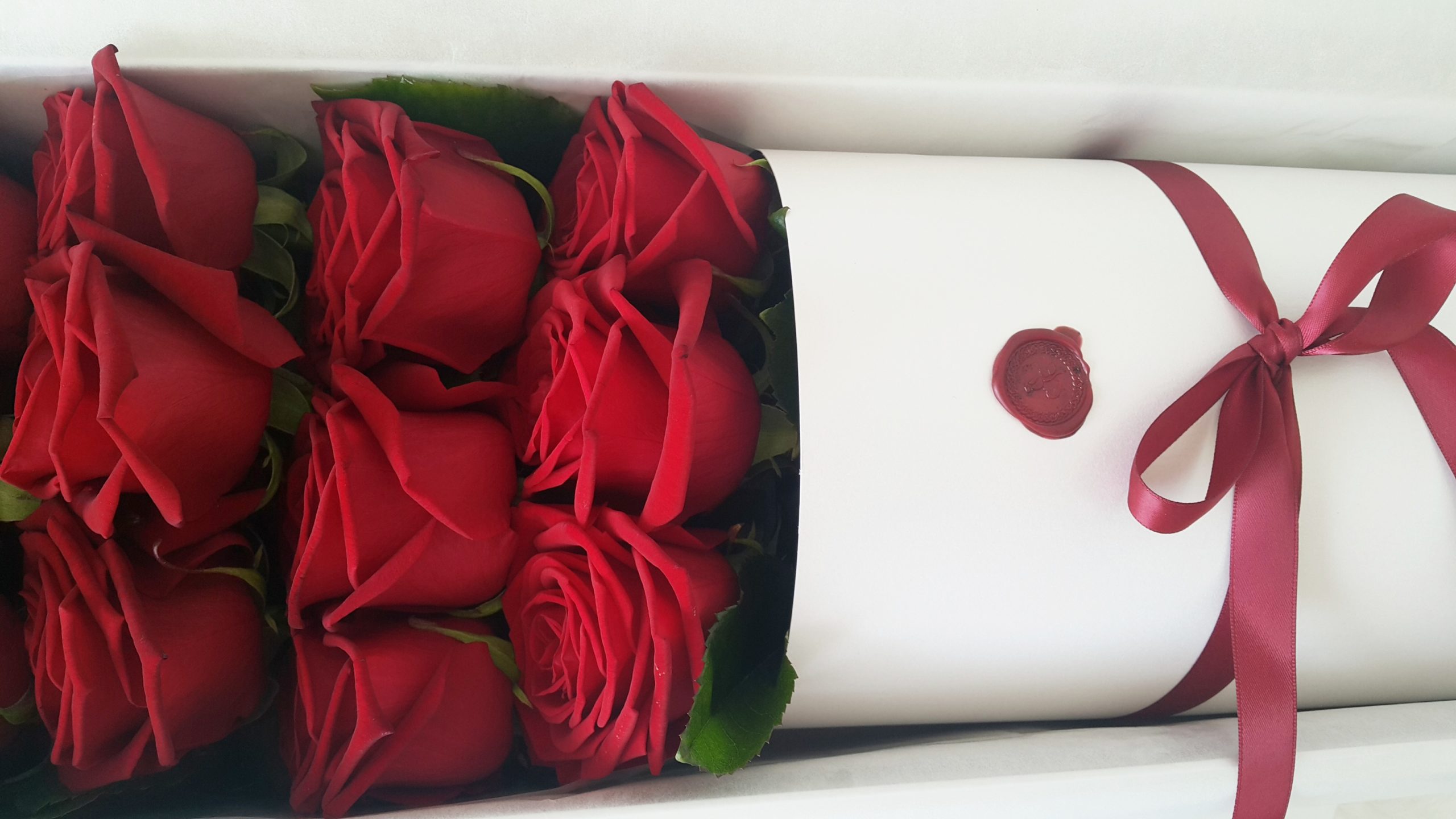 Elegant sophistication (fresh roses) – image 2